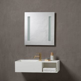 Speil med lys og stikkontakt 60 cm | Illuminor as